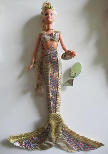 Barbie Mermaid pop goudkleur met tas en borstel ketting staa beschikbaar voor biedingen