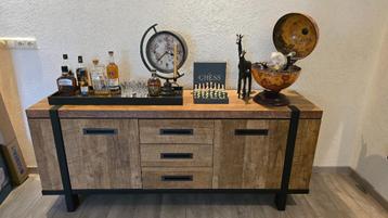 Dressoir beschikbaar voor biedingen