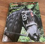 Paarden van eigen bodem door A.K.W. Douma, Boeken, Dieren en Huisdieren, Ophalen of Verzenden, Zo goed als nieuw, Paarden of Pony's