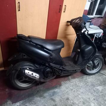 Sym 2t scooter zonder kenteken. Loopt niet  beschikbaar voor biedingen