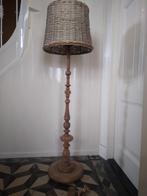 Vintage massief hout staande lamp vloerlamp greywash riet, Vintage brocante stoer sober landelijk, Ophalen of Verzenden, Zo goed als nieuw