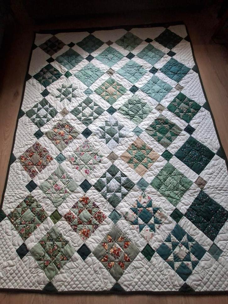Handgemaakte Patchwork Quilt / Kleed/ Wandkleed, Huis en Inrichting, Stoffering | Tapijten en Kleden, Zo goed als nieuw, 150 tot 200 cm