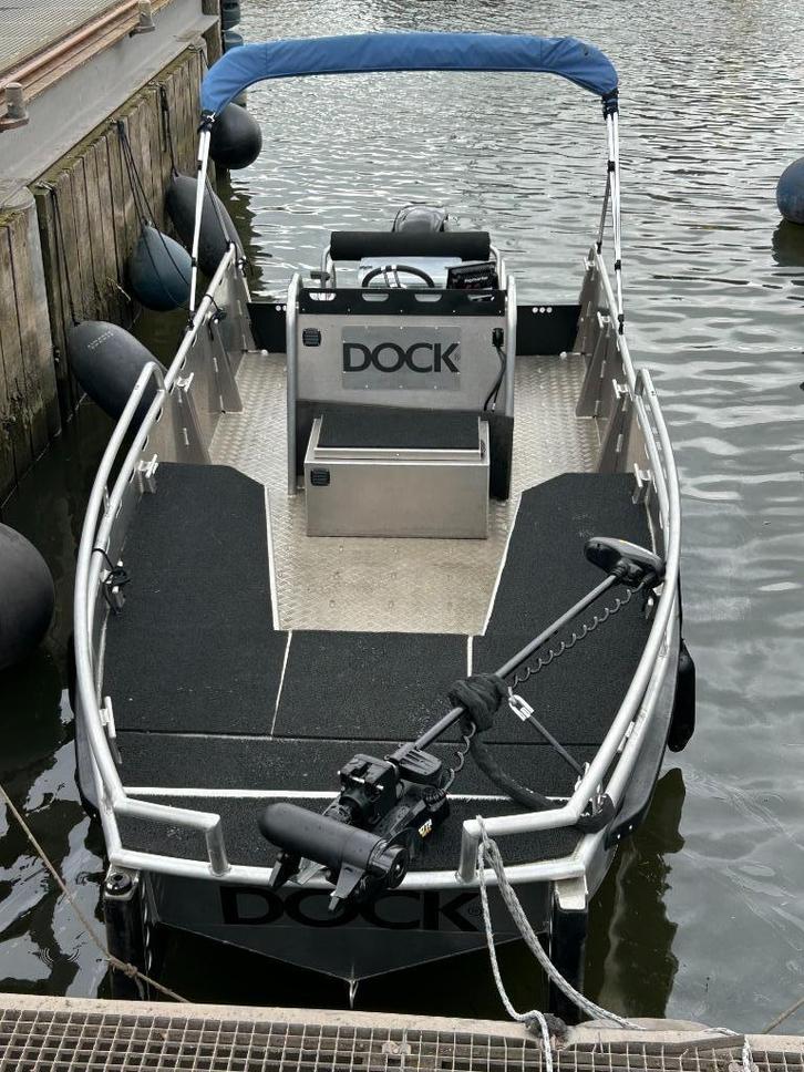 Dock Steel 650, Watersport en Boten, Vis- en Consoleboten, Gebruikt, 50 tot 70 pk, 6 meter of meer, Benzine, Buitenboordmotor