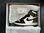 Nike Air Jordan 1 Retro Mocha - Maat 44, Kleding | Heren, Schoenen, Bruin, Nike, Nieuw, Ophalen of Verzenden