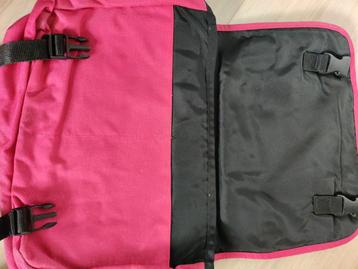 Roze eastpack schoudertas beschikbaar voor biedingen