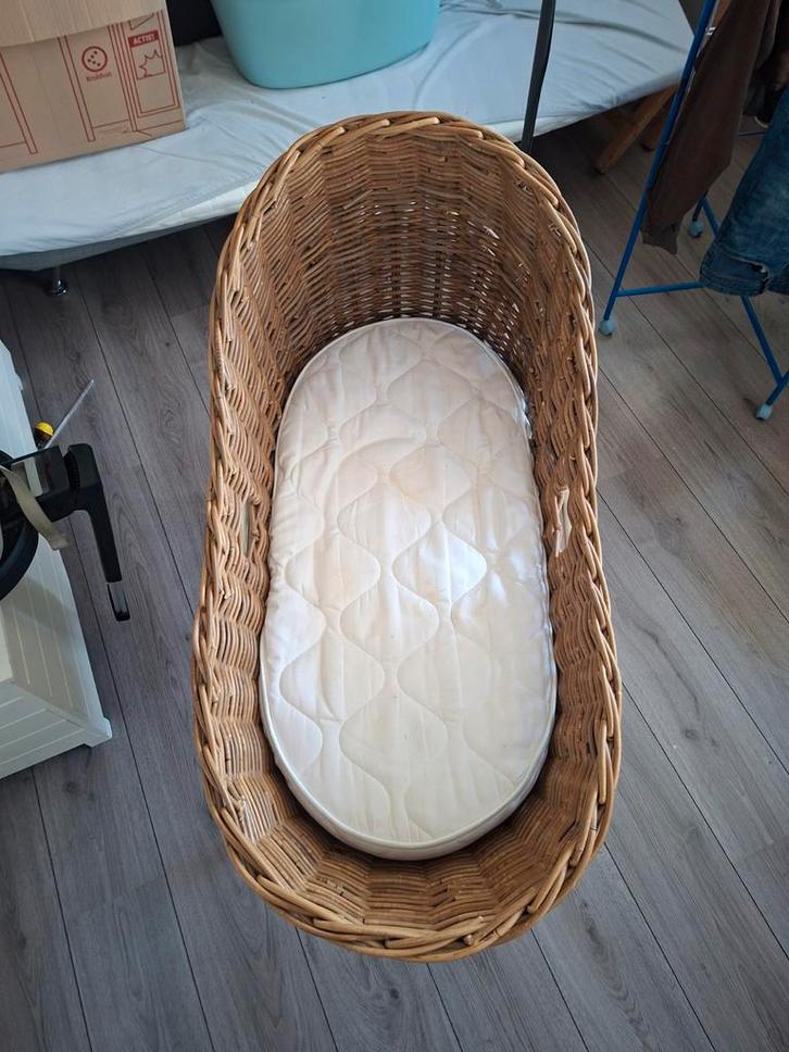 Mooie rotan baby wieg met matras, Kinderen en Baby's, Babywiegjes en Ledikanten, Gebruikt, Wieg, Ophalen
