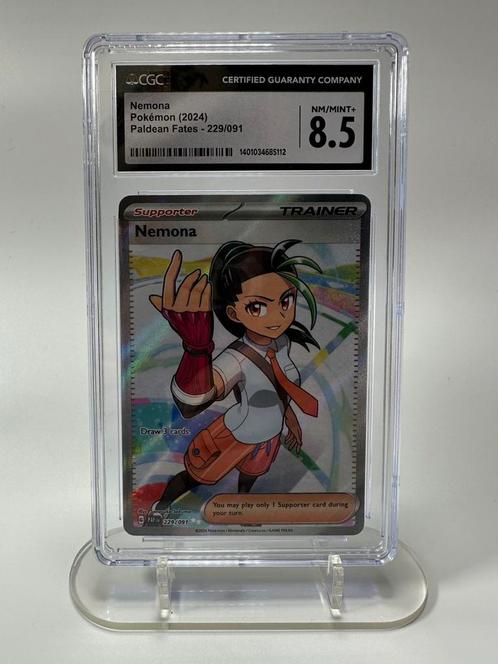 Nemona CGC 8.5 #229 (Paldean Fates), Hobby en Vrije tijd, Verzamelkaartspellen | Pokémon, Zo goed als nieuw, Losse kaart, Verzenden
