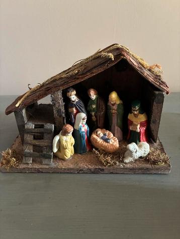 Kerststal met figuren beschikbaar voor biedingen