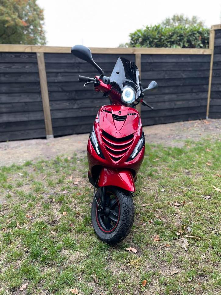 ‼️Piaggio zip Nieuwstaat‼️, Fietsen en Brommers, Scooters | Piaggio, Zo goed als nieuw, Zip, Maximaal 45 km/u, Benzine, Ophalen
