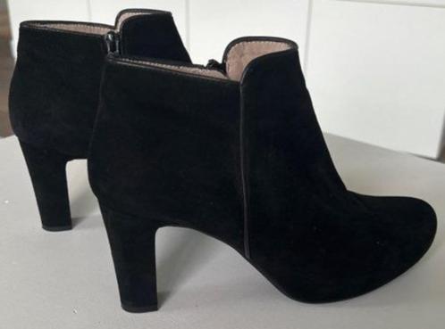 Unisa enkel laarzen 42 zwart suède hak 9 cm plateau 2,5 cm, Kleding | Dames, Schoenen, Zo goed als nieuw, Lage of Enkellaarzen