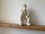 Wit beeld aardewerk / terracotta. Boer met klompen en pijp., Antiek en Kunst, Ophalen