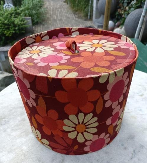 Origineel vintage naaimandje met inhoud (N29), Hobby en Vrije tijd, Naaien en Fournituren, Gebruikt, Ophalen of Verzenden