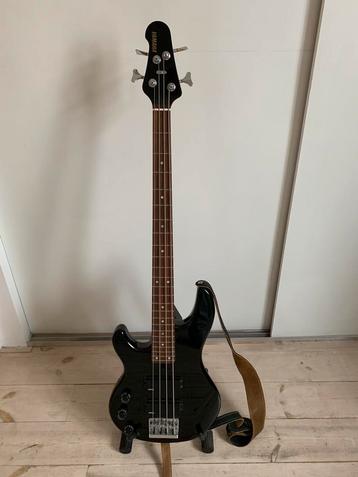 Basgitaar Yamaha LINKSHANDIG met toebehoren. beschikbaar voor biedingen