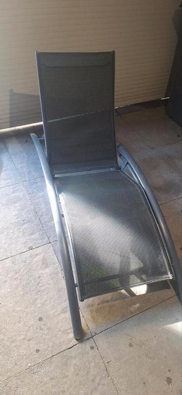 Comfortabele Ligstoel voor Ontspanning beschikbaar voor biedingen