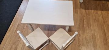 IKEA speeltafel + 2 stoeltjes voor kinderen - Wit beschikbaar voor biedingen