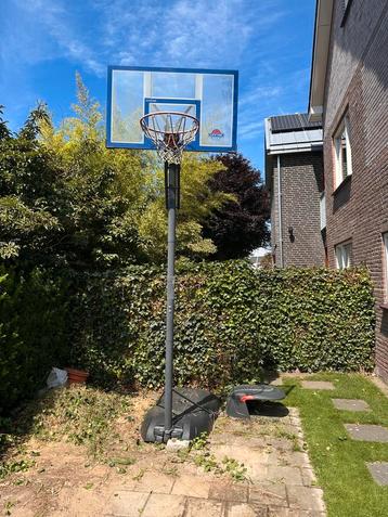 In hoogte verstelbare basketbal paal beschikbaar voor biedingen