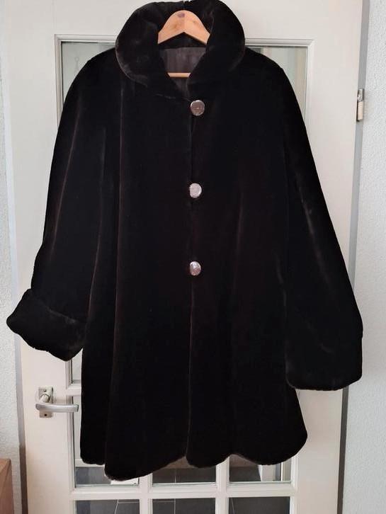 🧥Mooie echte dikke  fluwelen  donker bruine jas xl🧥, Kleding | Dames, Blouses en Tunieken, Zo goed als nieuw, Maat 46/48 (XL) of groter