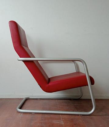 Strakke leren design fauteuil Base-X beschikbaar voor biedingen