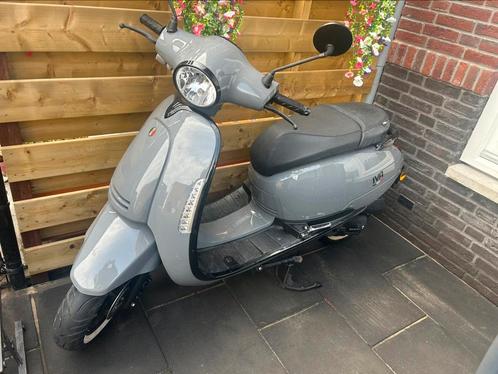 Iva bromfiets, Fietsen en Brommers, Snorfietsen en Snorscooters, Zo goed als nieuw, Overige merken, Benzine, Ophalen