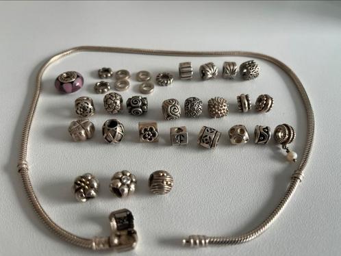 Verzameling (31 stuks) Pandora incl. ketting, Sieraden, Tassen en Uiterlijk, Bedels, Zo goed als nieuw, Pandora, Zilver, 4 bedels of meer