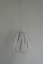 Vintage fifties hanglamp melkglas bakeliet grijze strepen, Huis en Inrichting, Lampen | Hanglampen, Glas, Zo goed als nieuw, Fifties