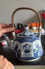 theepot: Blauw-witte porseleinen theepot in Chinese Kangxi-s, Antiek en Kunst, Ophalen
