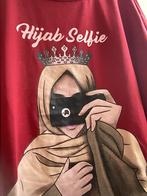Rode shirt met print - Hijab Selfie, Kleding | Dames, Ophalen of Verzenden, Korte mouw, Rood, Onbekend