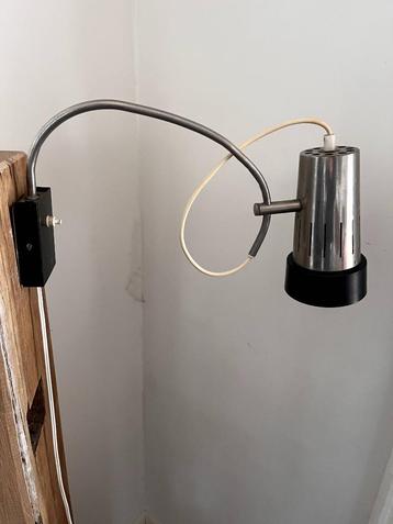 Vintage metalen wandlamp beschikbaar voor biedingen