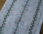 Vintage handgeborduurd linnen Kerstloper - tafelkleed, Diversen, Kerst, Ophalen of Verzenden, Zo goed als nieuw