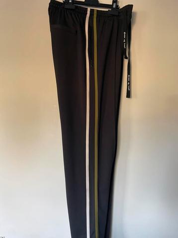 Broek maat M beschikbaar voor biedingen