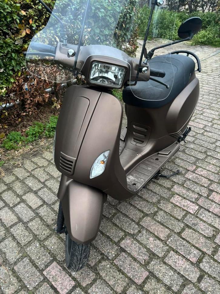 BTC riva 2019 geel kenteken, Fietsen en Brommers, Snorfietsen en Snorscooters, Zo goed als nieuw, Overige merken, Benzine, Ophalen