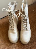 Mooie crème/witte laars Maat 39, Kleding | Dames, Schoenen, Ophalen, Zo goed als nieuw, Wit, Hoge laarzen