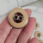 6 vintage beige knopen, Ophalen of Verzenden, Zo goed als nieuw, Knoop of Knopen