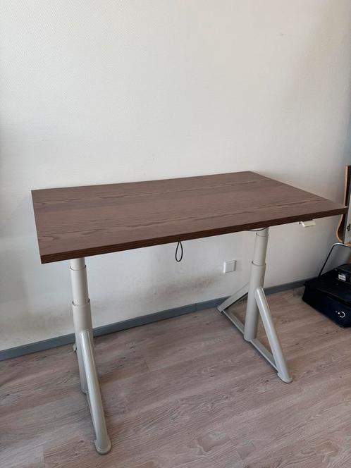 IKEA IDASEN zit sta bureau (elektrisch) + kruk, Huis en Inrichting, Bureaus, Zo goed als nieuw, Elektrisch, Ophalen