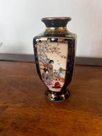 Klein japans handbeschilderd vaasje satsuma stijl, Antiek en Kunst, Antiek | Porselein, Ophalen of Verzenden