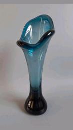 Mooie blauwe vaas uit de jaren 50
25 x 9 x 10 cm, Ophalen of Verzenden