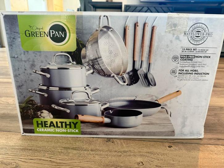 Pannenset nieuw in doos, Huis en Inrichting, Keuken | Potten en Pannen, Zo goed als nieuw, Pannenset, Rvs, Ophalen