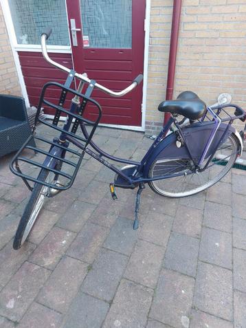 Paarse opoefiets van merk Union beschikbaar voor biedingen