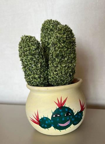 Gehaakte cactus totaal 13cm, potje is 6cm beschikbaar voor biedingen