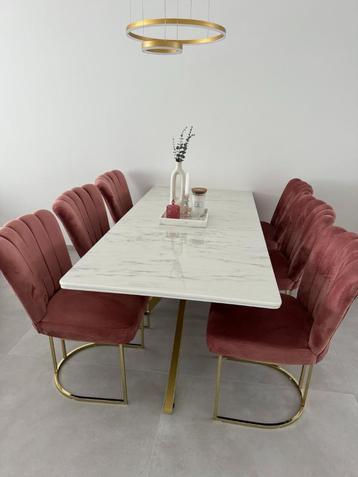 Eettafel + 8 stoelen / marmerlook / gouden poot/ velvet roze