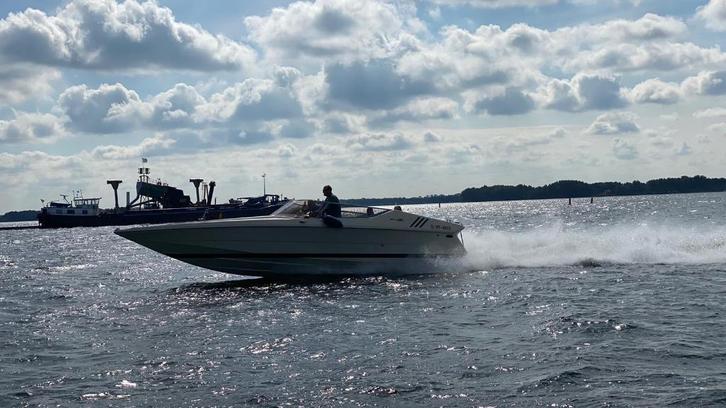 Riva Saint Tropez 1983, Watersport en Boten, Motorboten en Motorjachten, Gebruikt, Polyester, 9 tot 12 meter, Benzine, Binnenboordmotor