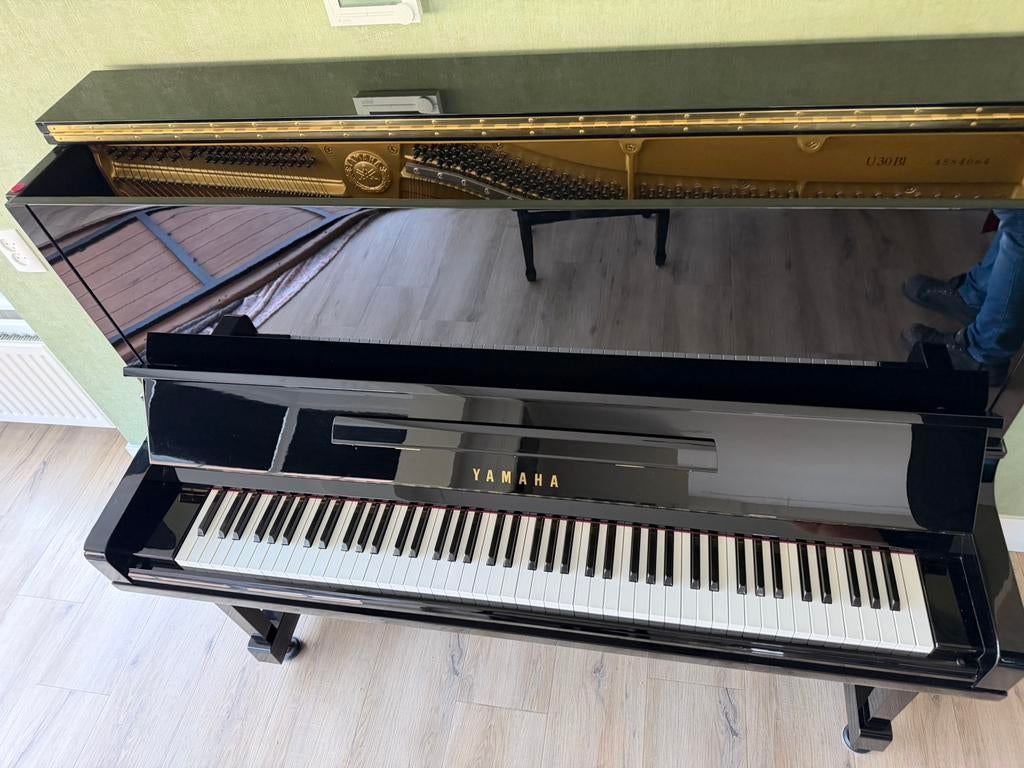 Yamaha U30Bl piano – topstaat, Muziek en Instrumenten, Ophalen, Gebruikt, Zwart, Piano