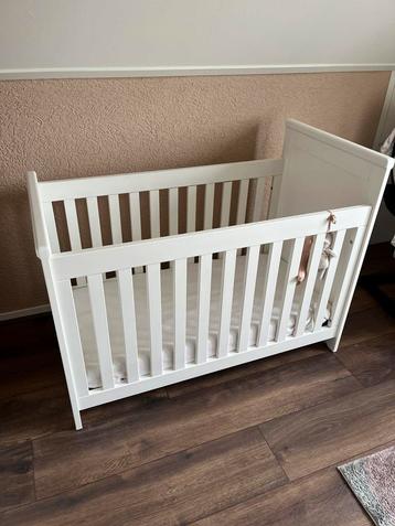 Babykamer bopita, bedje met commode beschikbaar voor biedingen