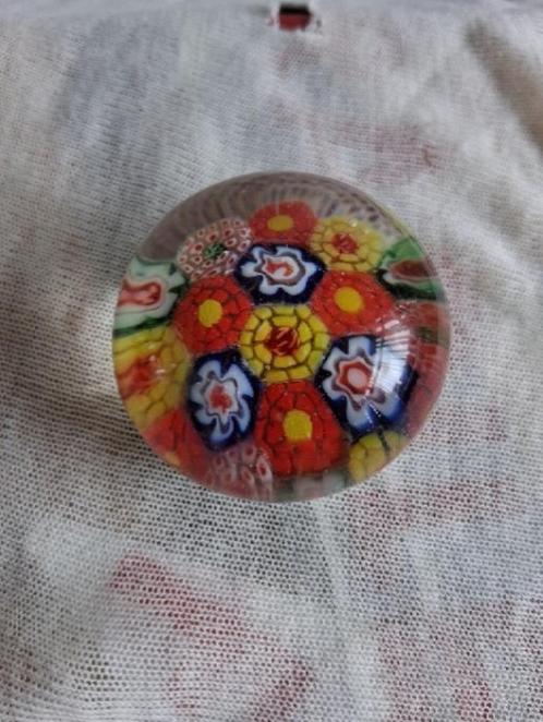Millifiori Murano paperweight, Antiek en Kunst, Antiek | Glas en Kristal, Ophalen of Verzenden