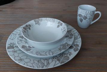 16 delig servies Living in Style nieuw in doos. beschikbaar voor biedingen