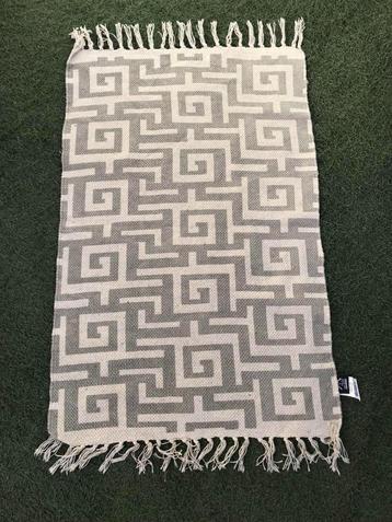 Vloerkleedjes- lap stof -deken met voetenzak - paardenkussen beschikbaar voor biedingen