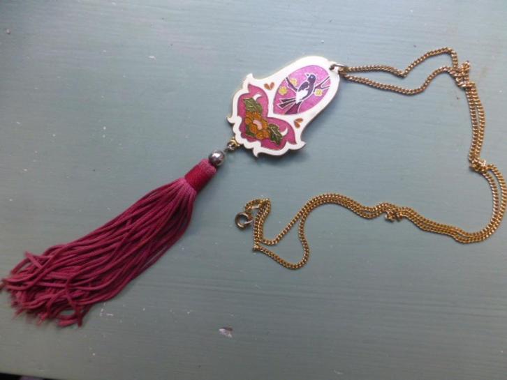 Emaille Cloisonné Hanger met Zijden Tassel doublé Collier, Sieraden, Tassen en Uiterlijk, Antieke sieraden, Hanger, Overige materialen