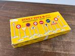 Dinky Toys 771 International Road Signs, Hobby en Vrije tijd, Modelauto's | 1:43, Ophalen of Verzenden, Zo goed als nieuw, Auto