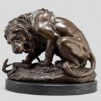 leeuw met slang brons beeld grootste maat, Antiek en Kunst, Ophalen of Verzenden