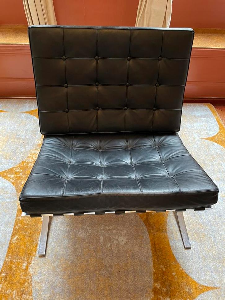 Barcelona Mies van der Rohe origineel Alivar zwart leder, Huis en Inrichting, Fauteuils, Zo goed als nieuw, 50 tot 75 cm, 75 tot 100 cm